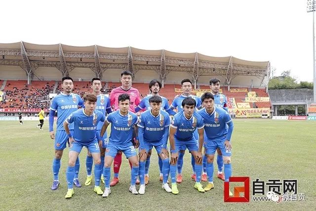 泪水中遭遇法网“一轮游”，坠入低谷的郑钦文还要从头再来